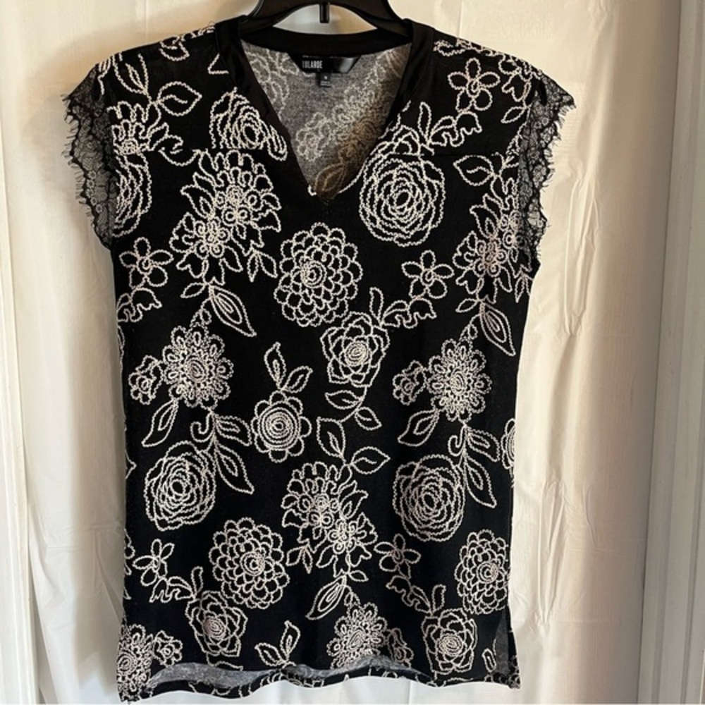 LulaRoe Grace Elegant Collection Blouse Size Medium Black White Floral Feminine